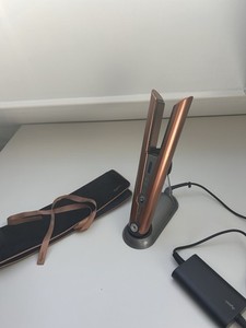 Dyson Glätteisen Corale Akku Kupfer Haarglätter Wie Neu mit Tasche und Halter