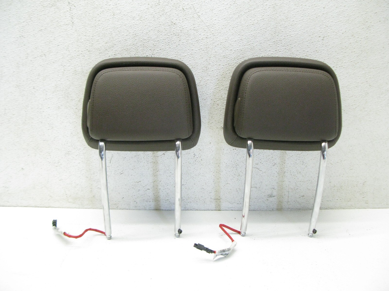 0713 BMW E70 X5 FRONT DRIVER & PASSENGER SIDE SEAT HEADREST SET OEM