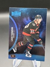 2022 Skybox Metal Universe Hockey Lassi Thomson Blue Spectrum Parallel RC #194