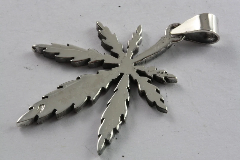 CANNABIS ANHÄNGER HANF GOTHIC SKULL ANHÄNGER  / 118 - Bild 2 von 3