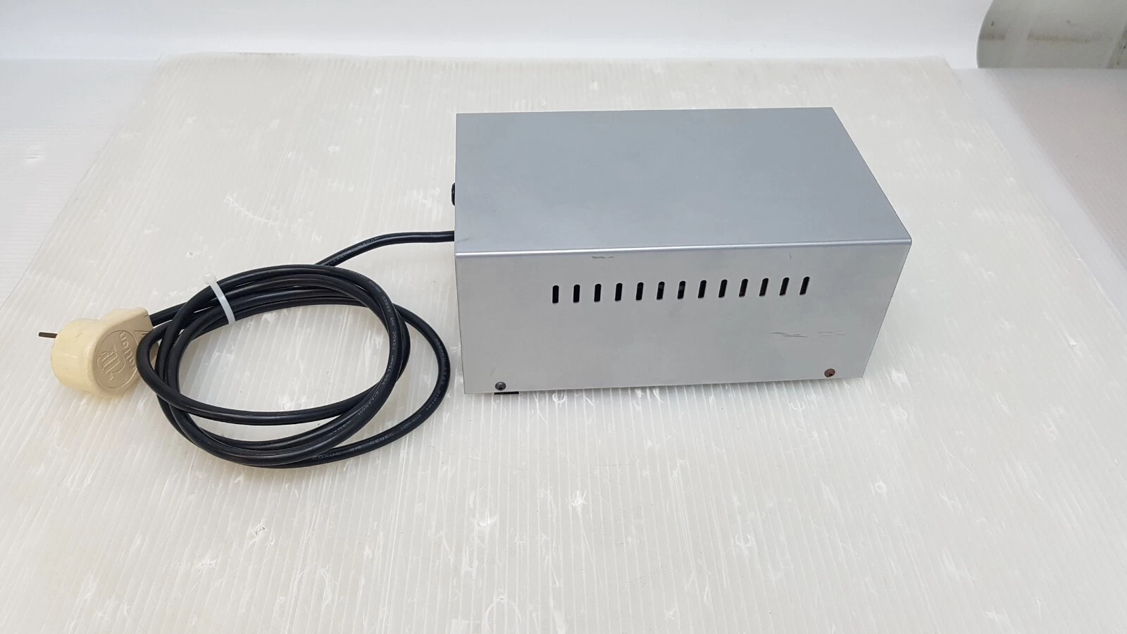 Side view of the DTA power supply