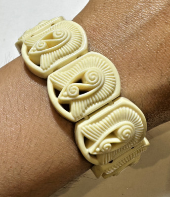Avon Frühe Plastik Zelluloid Beige Creme Farbe Breit Stretch Armband