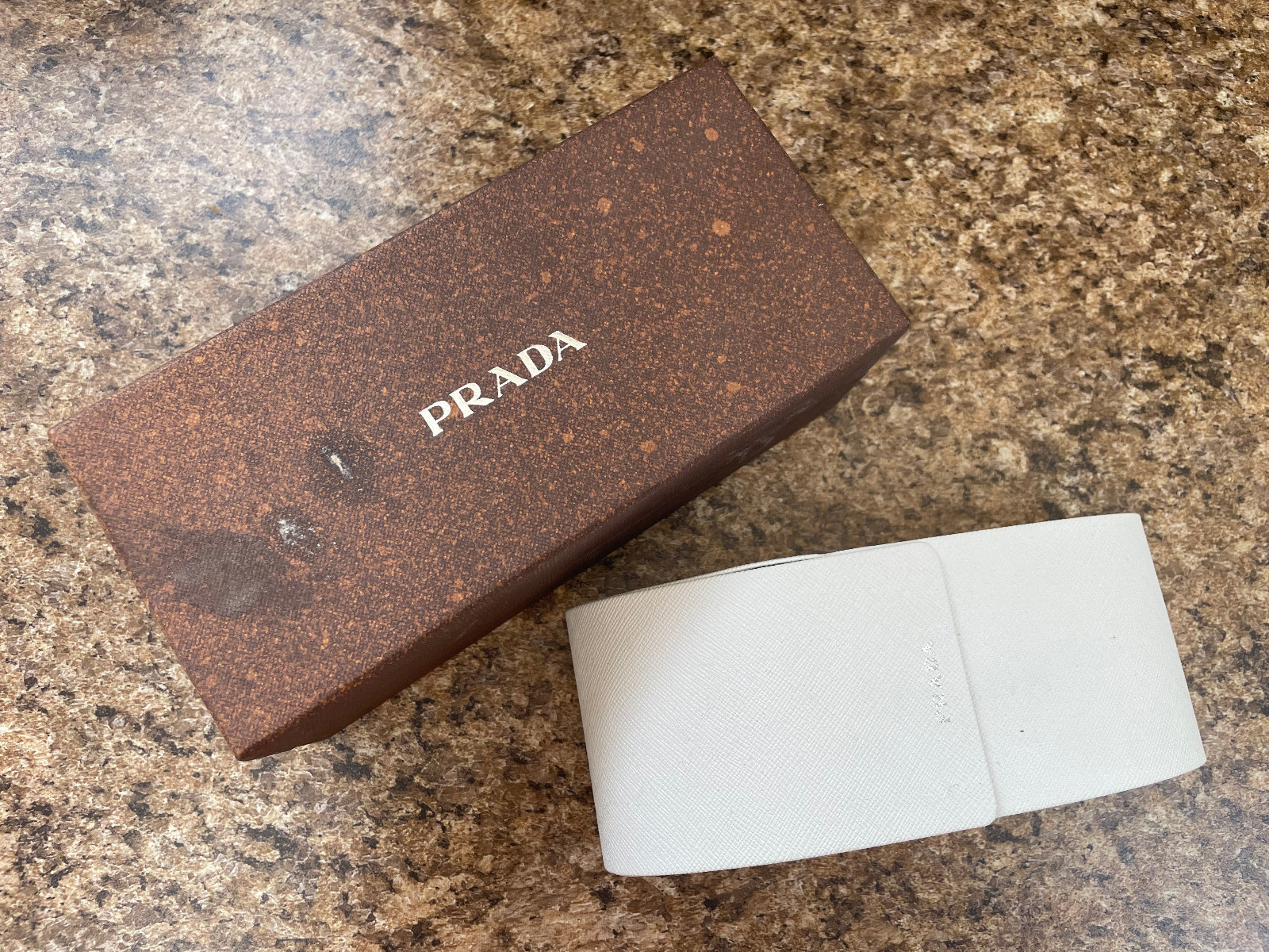 Футляр для солнцезащитных очков Prada из плотной ткани Коробка Кремовая Аутентичная магнитная Большая 17X65X5 см 3790₽