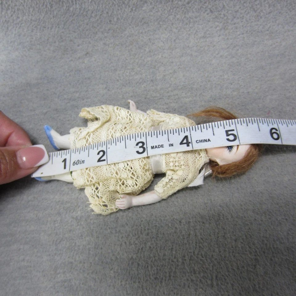 De colección Todo Bisque Mignonette Muñeca Ojos de Vidrio Pestañas Pintadas Gabinete Casa de Muñecas Foto 3 de 4