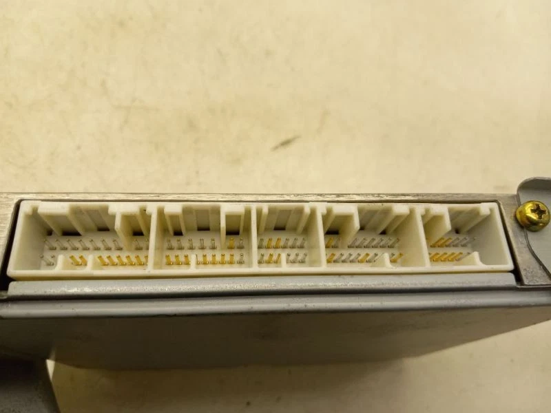 Lexus RX300 2002 3,0 L TRACCIÓN DELANTERA motor ECM montaje de módulo de control electrónico Foto 3 de 4