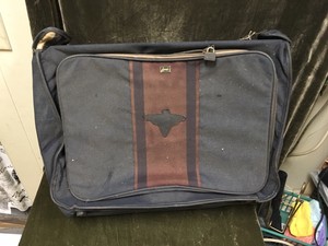lark garment bag