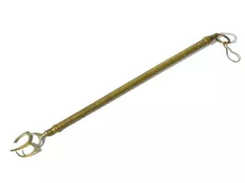 antique patterned solid brass extendable toasting fork  image 3