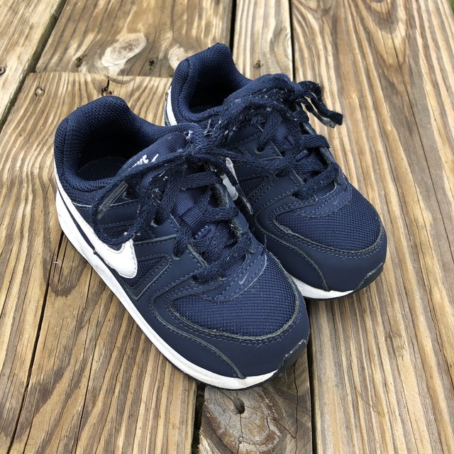 navy blue nike toddler shoes
