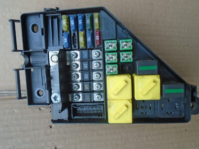 Land Rover Freelander TD4 Diesel Under Bonnet Main Engine Fuse Box YQE500330 (X)