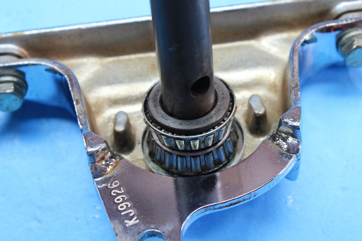 1308 93 HARLEY-DAVIDSON SOFTAIL LOWER TRIPLE TREE CLAMP STEERING
