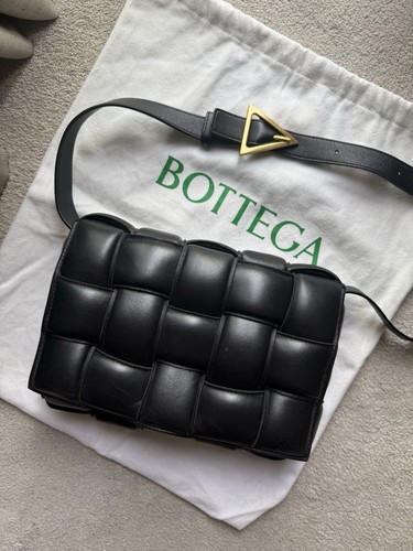 Bottega Veneta Cassette medium padded intrecciato leather shoulder bag (black)