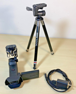Zoom Q8 Handy Video Recorder 4-Track Audio XLR Mic HDMI - Sunpak Tripod - Bundle
