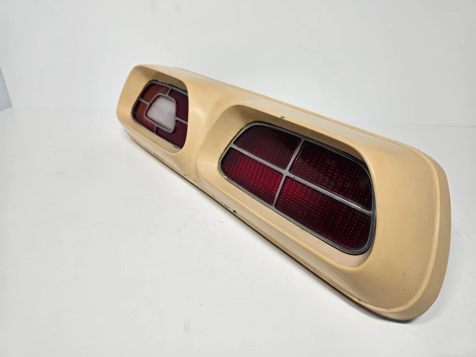 Conjunto de luces traseras laterales para pasajero derecho Mercury Comet 1970-1977 color tostado D0GB13440-F Foto 4 de 4
