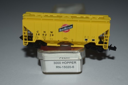 N Scale Red Caboose Chicago & Northwestern Twin Bay Covered Hopper C52396 - Picture 2 of 2