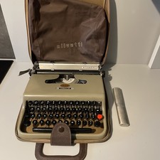 Vintage 1950 Olivetti - Ivrea Lettera 22 Made in England Typewriter w/Case 