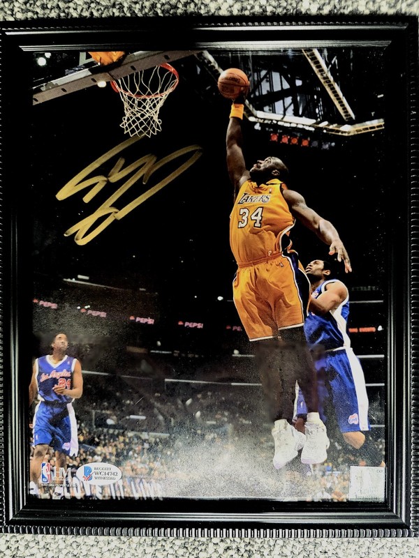 Shaquille O'Neal 8×10 signed photoAuthentication: Beckett Witnessed