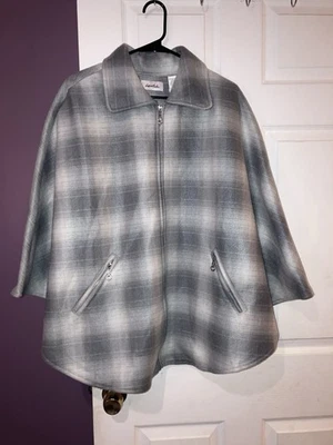 Le Moda Cape Poncho Womens One Size Grey White Plaid Fleece Full Zip Pockets NWT - Image 1 of 3