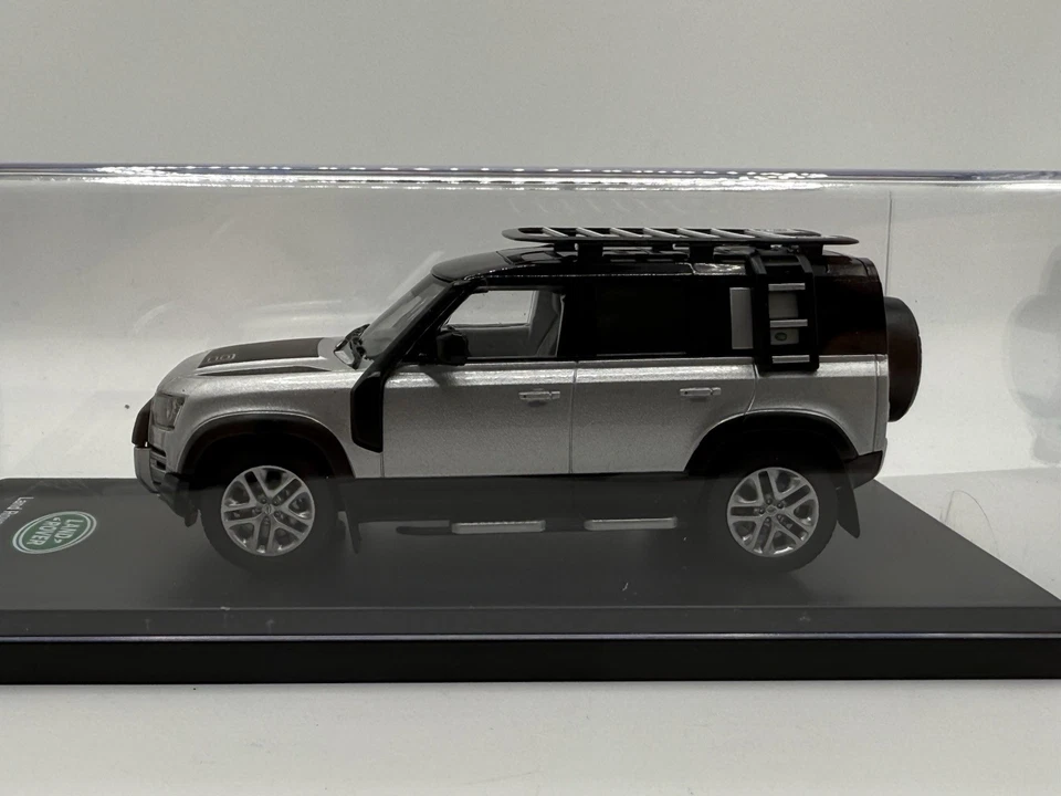 TSM 1:43 Scale Landrover Defender 110 Silver - Model Car MIB - Image 2 of 4