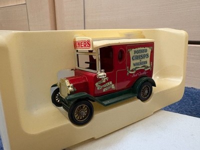 Lledo Days Gone 1920 Ford Model T Van Kartoffelchips von Walkers