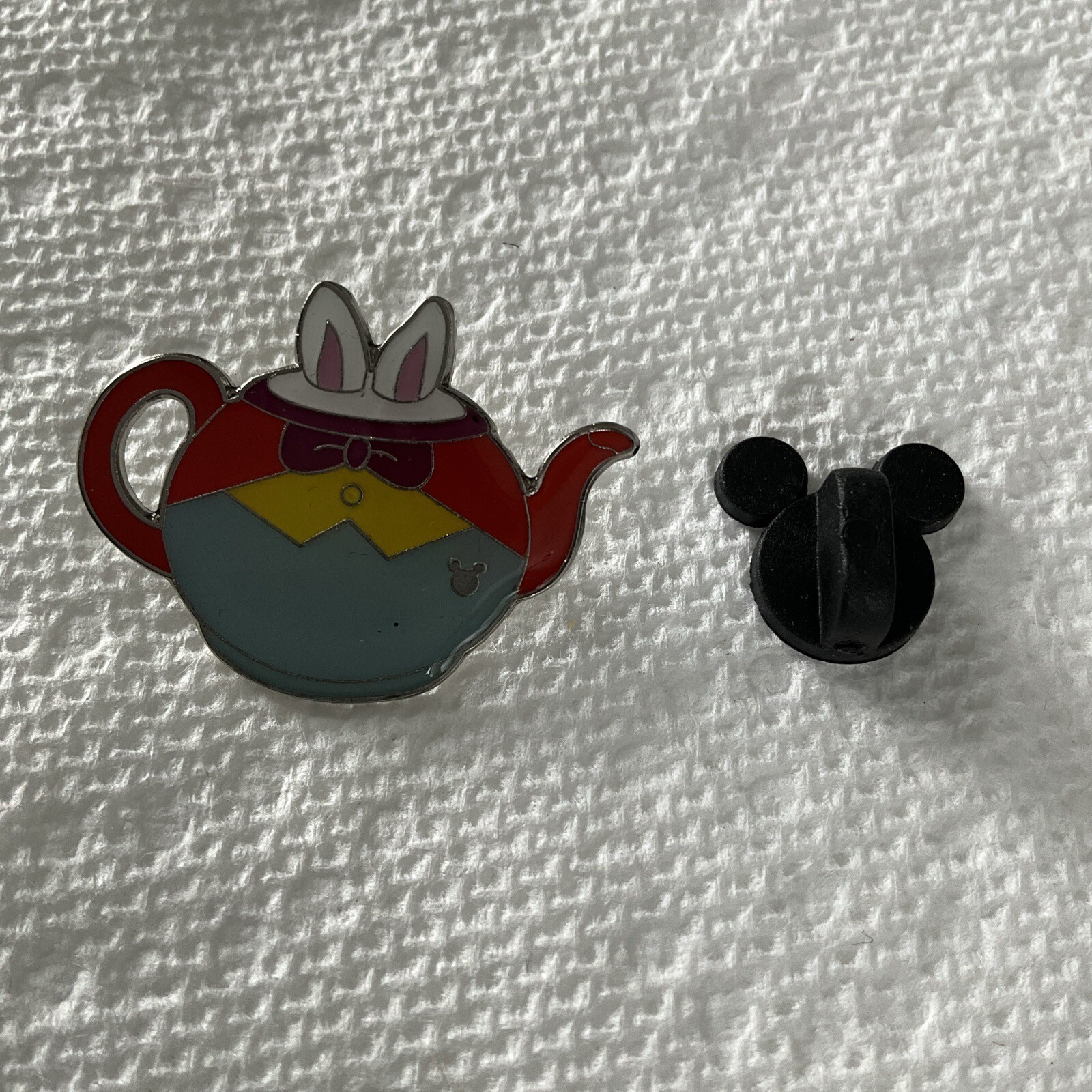 Disney hidden Mickey Alice in Wonderland White Rabbit teapot pin