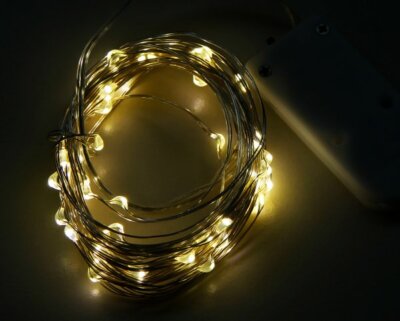 Draht - Lichterkette für Weihnachten - 50LEDs - LED - warmweiß - mit Batterie