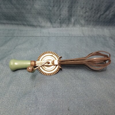 Taplin Mfg Co Vintage Egg Beater New Britain Conn Green Wooden Handle USA