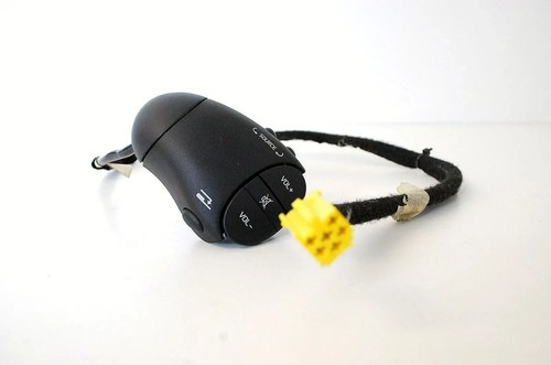 Commande Au Volant Radio Pour Dacia Duster (HS) 2010 - Réf 8200969681 - Occasion Fonctionnelle