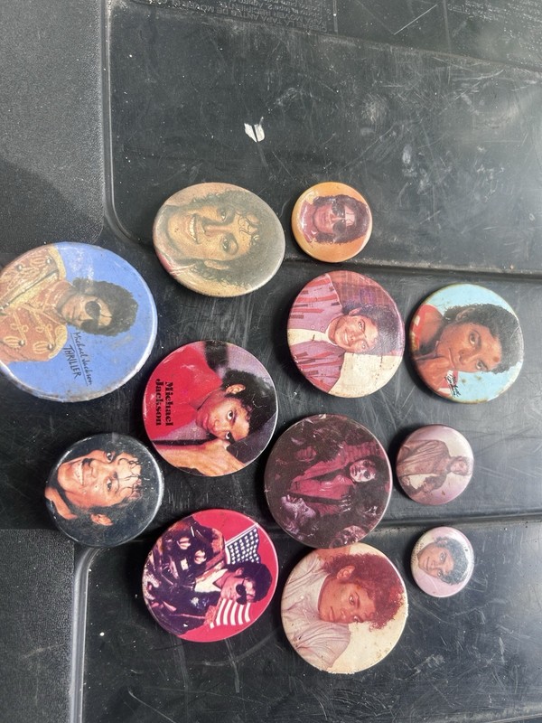 Michael Jackson Music Photo Pinback Buttons Lot - Various Designs Pins