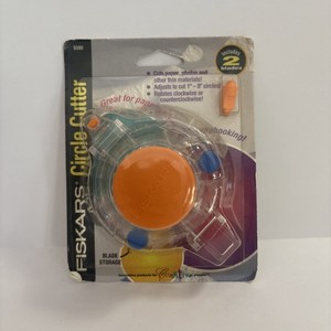 Fiskars Circle Cutter with Replacement Blades for Scrapbooking and Papercraft