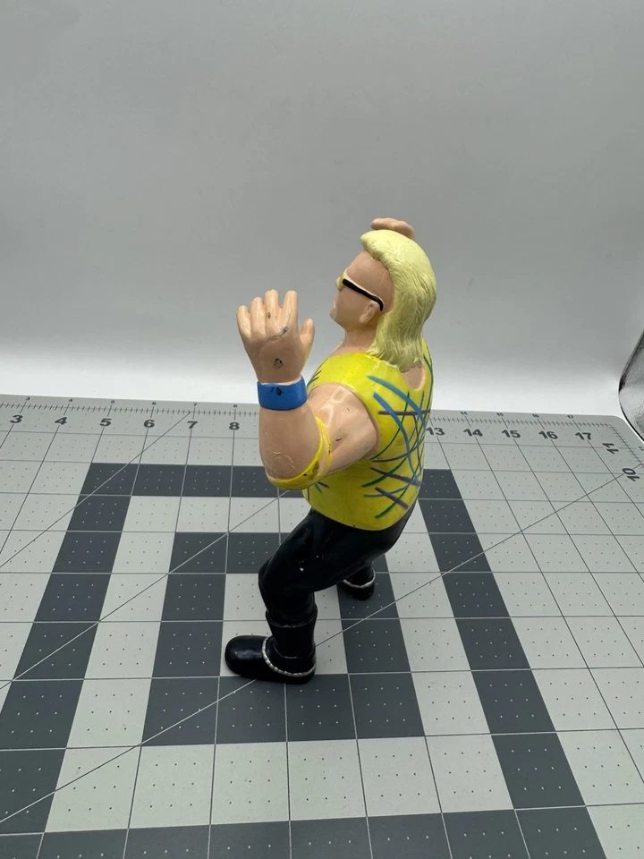 WCW OSFTM Nasty Boys Brian Knobs Figure Yellow Variant WWE Rare Vintage 1994 Foto 3 de 4