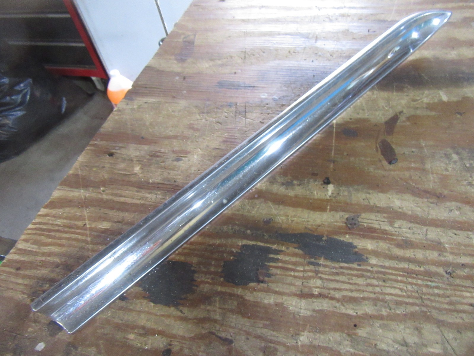 1960 Chevrolet Impala 2 door hardtop center door exterior trim molding spear DF