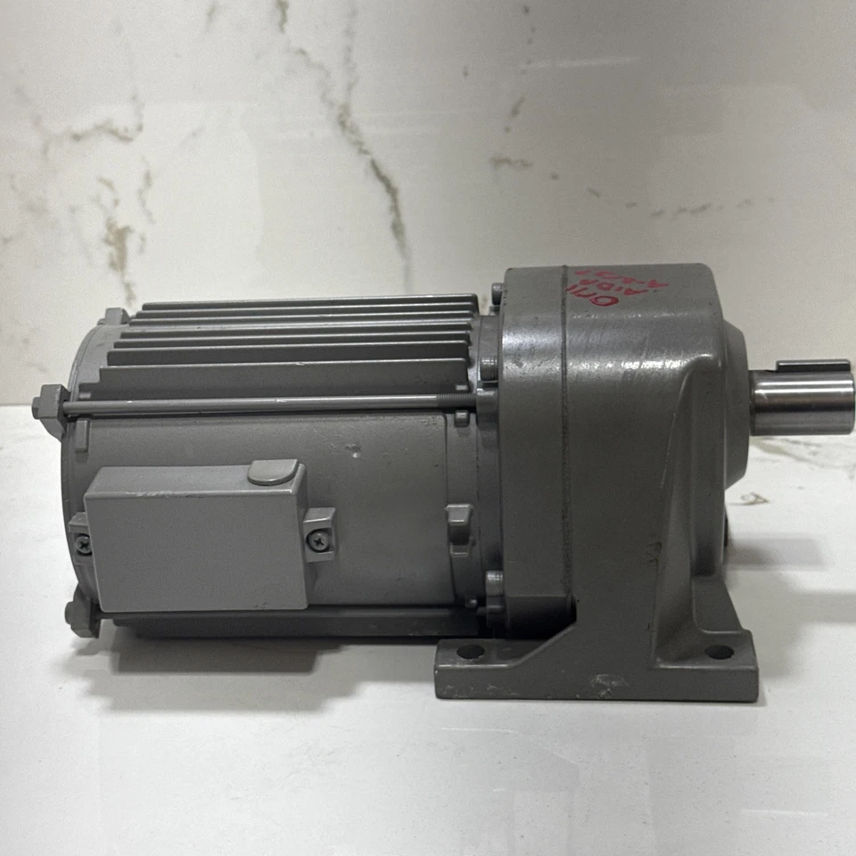 MOTORREDUCTOR TRIFÁSICO HITACHI CA24-020-100 0,2 kW 4P 1/100 Y1846610 Foto 4 de 4