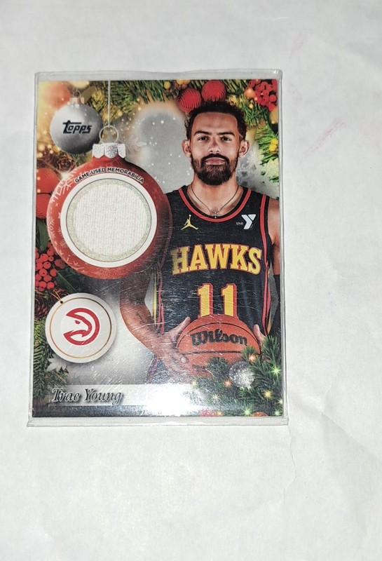 2025-26 Topps Holiday - Player Relics Trae Young #PR-TY Holiday Glitter /99 