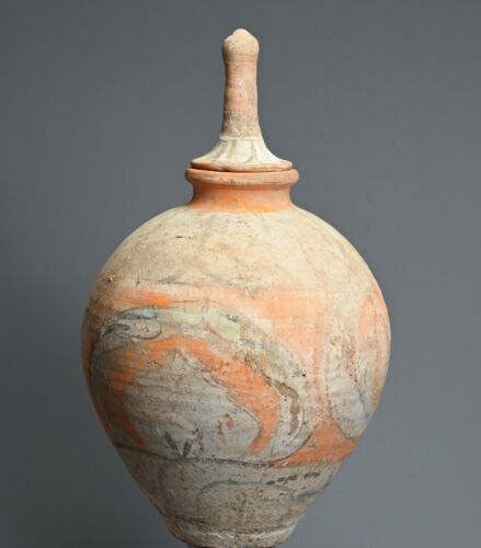 LARGE MUSEUM QUALITY CHINESE TANG DYNASTY (618-907 AD) PAINTED POTTERY VASE - Picture 2 of 16