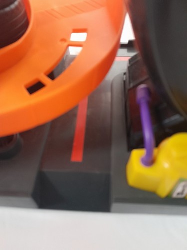 Hot Wheels City Super Spin Tire Shop Playset FNB17 - Foto 9 di 10