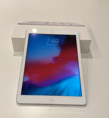 iPad Air 32GB Wi-Fiモデル iPad Air初代 Wi-Fiモデル Apple - iPad 