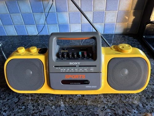 Sony Sports CFS-905 AM/FM Radio Cassette Player Recorder Boombox   Works *READ