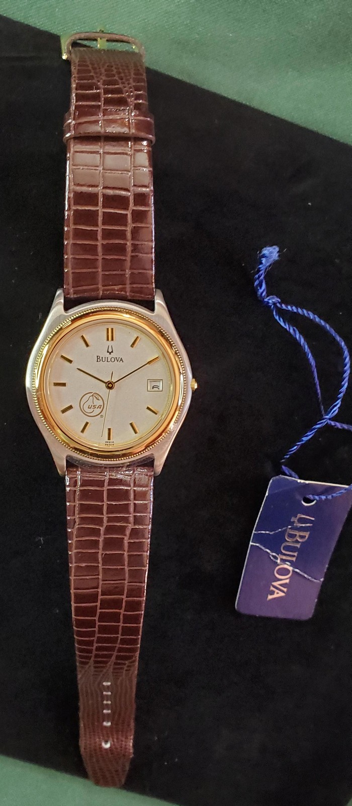 Stylish Bulova Quartz Watch with Classic Leather Strap