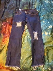 vestido preto com sandalia rosa