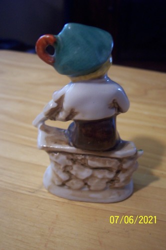 Vintage FIGURINE-late 1940's Occupied Japan -Little Boy Playing VIOLIN - Picture 2 of 3