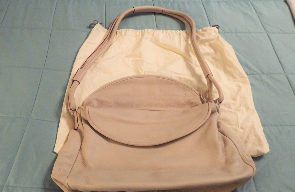 全新 正品 BALLY BEIGE 皮革钱包/手提包/W 标志和拉绳防尘袋 — 第 3/4 张图片