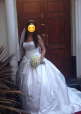 Dizzie Lizzie Couture Wedding Dress Size 12 Used. Veil included in price.