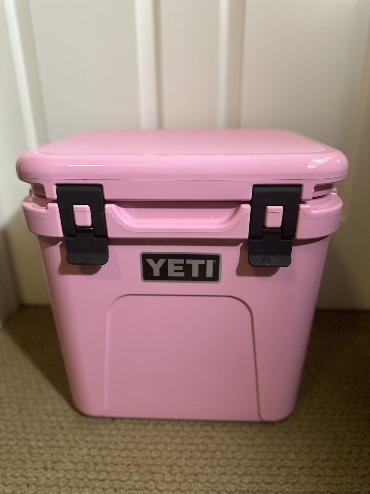 LIMITED EDITION Yeti Roadie 24 POWER PINK Cooler IN HAND Rare Out for