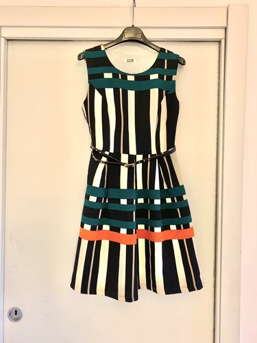 Abito Molly Bracken Taglia XS A Righe, Multicolore Bianco Verde Nero Con Cintura - Foto 2 di 7