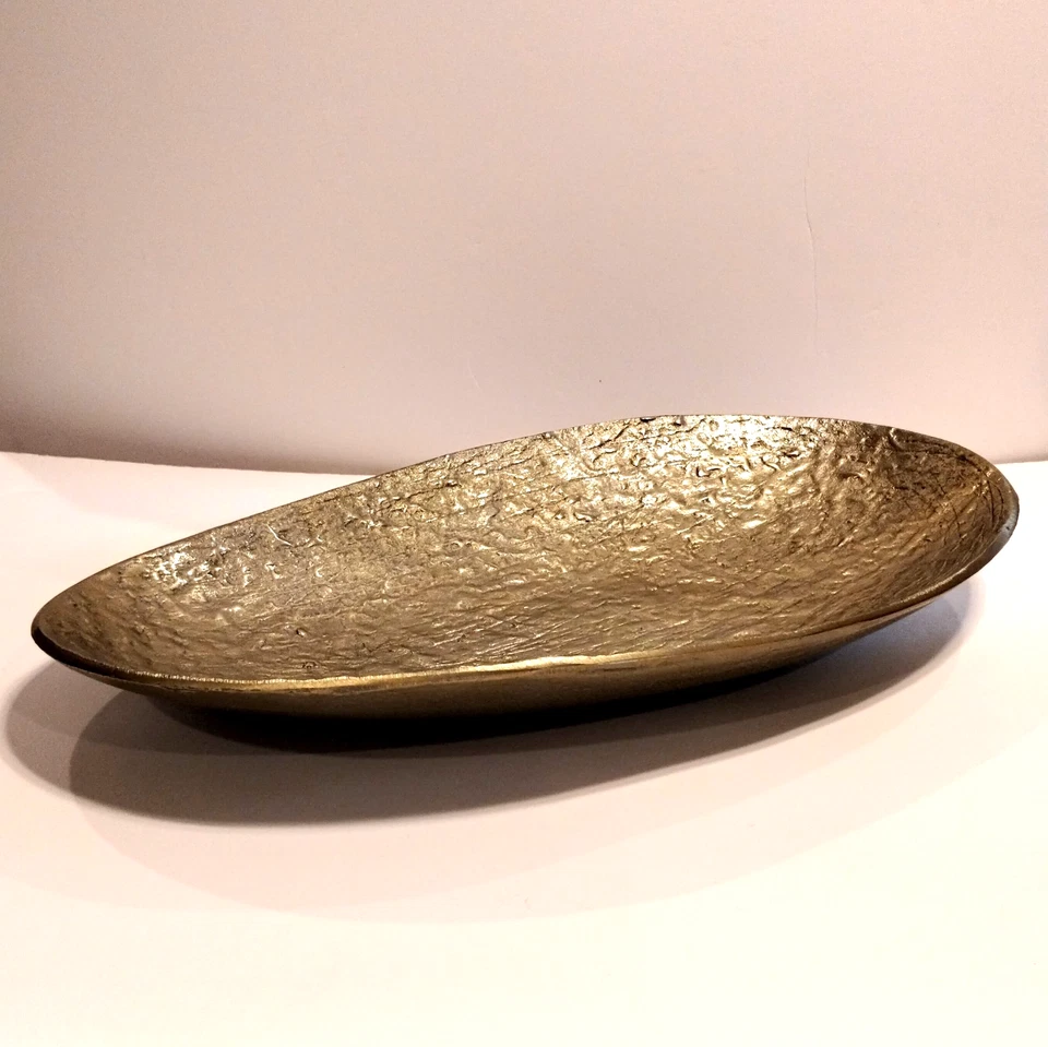 Bandeja metálica de aluminio contemporánea tono dorado texturizada ovalada grande decoración de 18" por 10" Foto 2 de 4