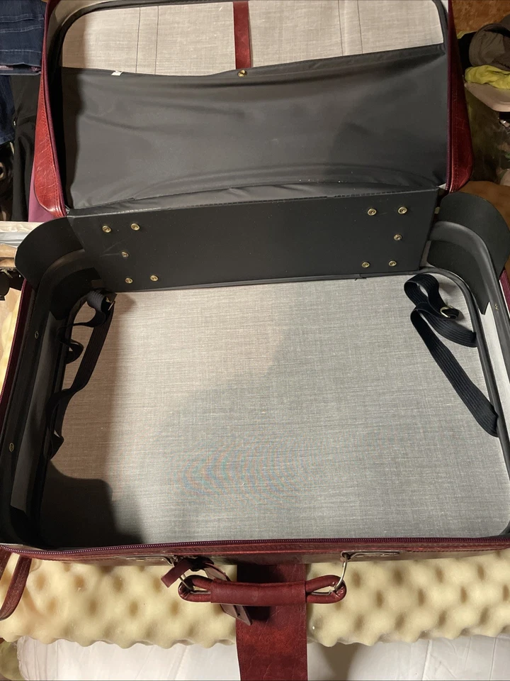 Brand New Vintage 1970 Suitcase Travel Bag Hercules Luggage - Image 3 of 3