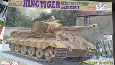 Dragon 6303   Sd.Kfz.182 Kingtiger Henschel Turret w/Zimmerit   1:35