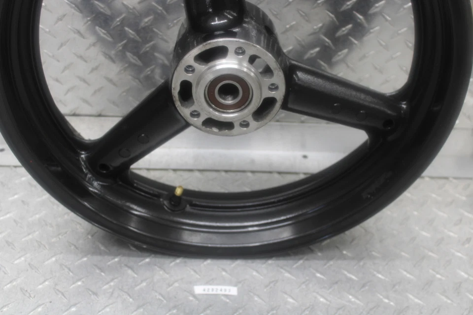 2002 SUZUKI BANDIT 1200 FRONT WHEEL 54111-17E11-35W - Image 2 of 4