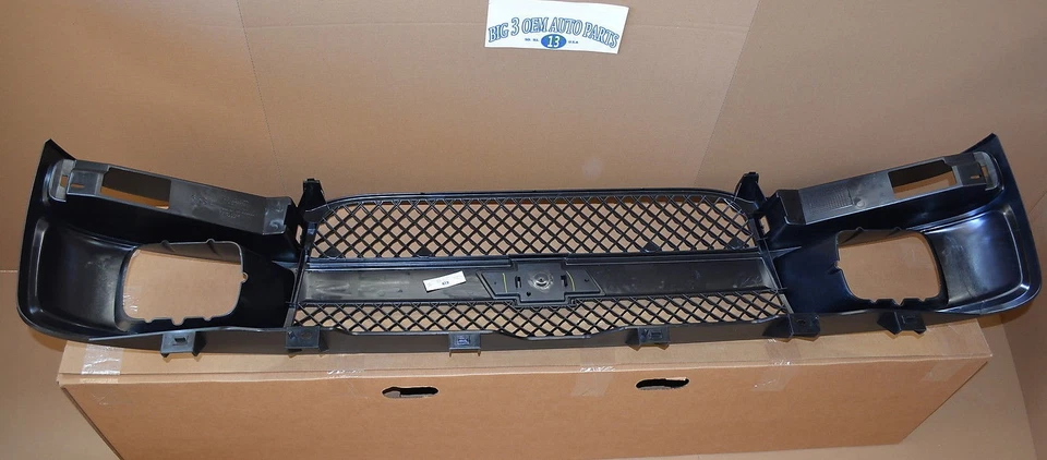 Chevrolet Express 1500/2500/3500  Front Black Grille w/ Emblem new OEM 22816424 - Image 4 of 4