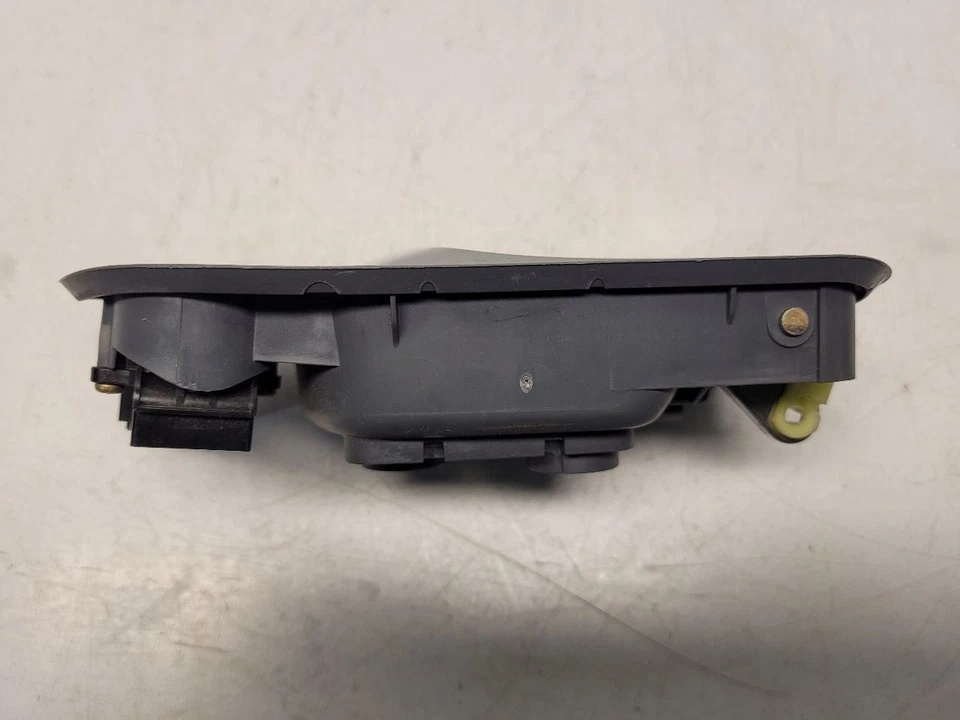 Manija de puerta interior delantera izquierda para conductores Honda Pilot EX 2004 con botón de bloqueo Foto 4 de 4